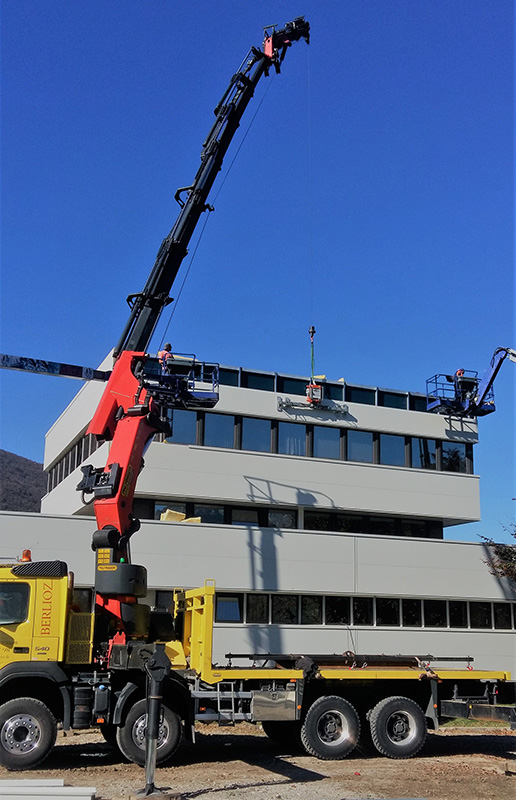 Mise en place panneaux de façades avec ventouse